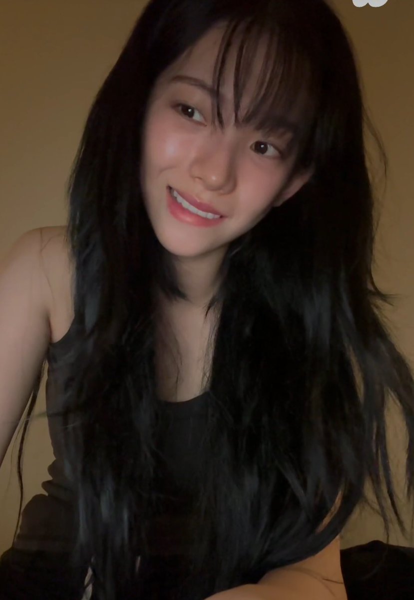 ไม่ได้ฟังสิ่งที่พูดเลย หน้าตาดีเป็นเหตุให้เบี่ยงเบนความสนใจสุดๆ