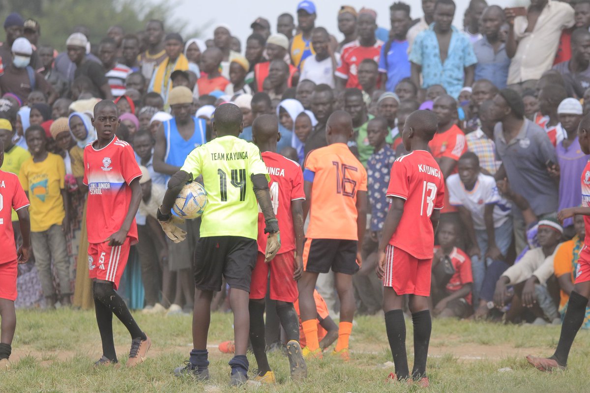 U12 Football boys 
Final 
HT

Kayunga District 0:0 Yumbe District 

🏟️ *Geya Playground*

#UPSSABallGames2025 _ Yumbe