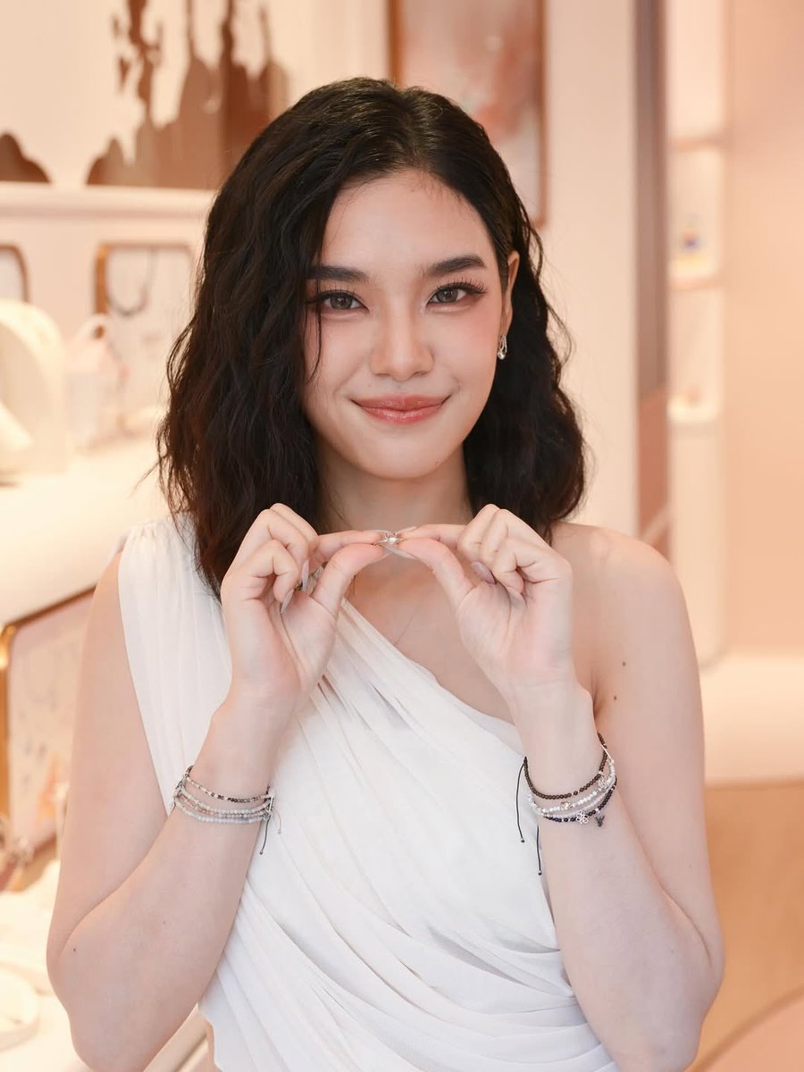 nattagogo's tweet photo. เป็นพิสาวคนสวย ที่สวยมากมากมากเลยค่าาา พิเฌอ🫠🥰
#CherprangAreekul
#RAVIPASIAMSQUARE https://t.co/PKAN8ewRqm