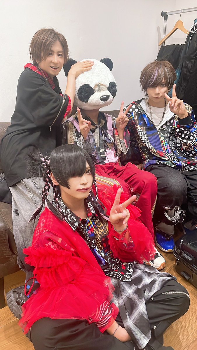 Aの残党 presents
「inspiration.impact」
高田馬場CLUB PHASE

約1ヶ月ぶりのライブでした！
ご来場の皆様ありがとうございました🐼

🌟NEXT🌟

9月28日(日) 
KAKURIYO PANDA.1st mini Album
『ツギハギ奇譚』
全曲フルアコースティックワンマンSHOW
【ツギハギノ 言葉重ネテ 月ヲ聴ク】