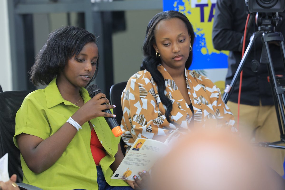 IntekoyUmuco's tweet photo. Intebe y’Inteko y’Umuco, Amb. MASOZERA Robert wari umushyitsi mukuru muri ki gikorwa cyo kuganira ku gitabo #TheUnityQuest” yashimye uburyo iki gitabo cyanditsemo aho umwanditsi KAYITESI Judence afata amateka akomeye kandi aremereye, akayashyira mu mvugo yoroheje kandi isobanutse, bijyanye n’imyaka y’abana.
Yaboneyeho gushimira Madame Kayitesi Judence ku musanzu atanga abinyujije mu kwandika ku buhamya ku mateka yanyuzemo, ariko no mu bikorwa akora mu Kwibuka Jenoside yakorewe Abatutsi mu 1994, mu rugamba rwo kurwanya abayihakana no kwigisha ubumwe n’ubudaheranwa.