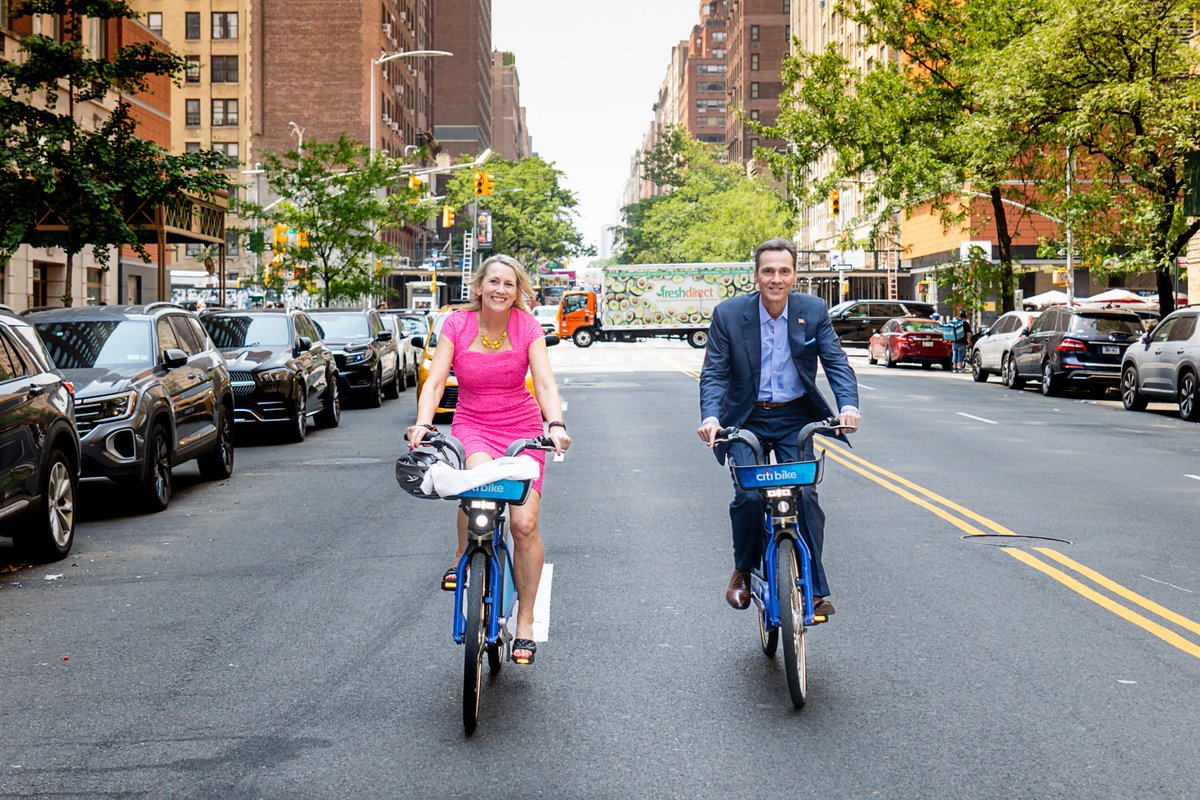 I bike down Park Ave in heels, singing, dodging taxis—still beat some co-op boards at approving repairs. 🏙 Smart folks, but juggling million-$ decisions with no training slows things down. Here’s why (and how to fix it)👇

Read the blog here: thefolsongroup.com/blog/nyc-coop-…