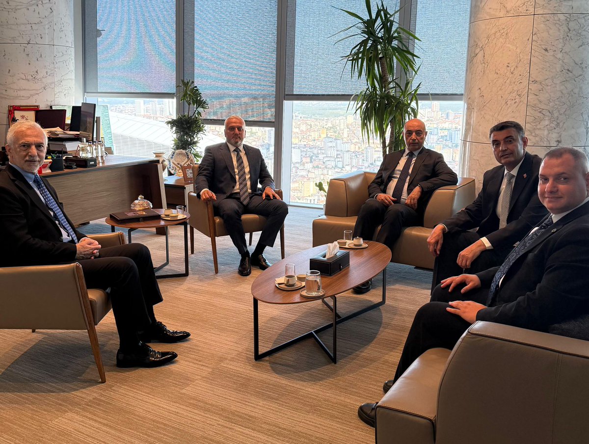 Kaymakamımız Yüksel KARA, Ziraat Bankası Yönetim Kurulu Üyesi Fazlı KILIÇ'a iade-i ziyarette bulundu.

Ataşehir Finans Kent Merkezi'nde gerçekleşen ziyarette Kaymakamımız, nazik ev sahipliğinden dolayı kendilerine teşekkür ederek çalışmalarında kolaylıklar diledi.