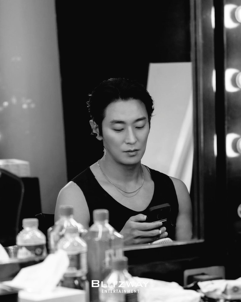 JUJIHOO's tweet image. My fanmeeting in Manila was not just an event, but a moment suspended in time. where every cheer and every gaze intertwined into something unforgettable.