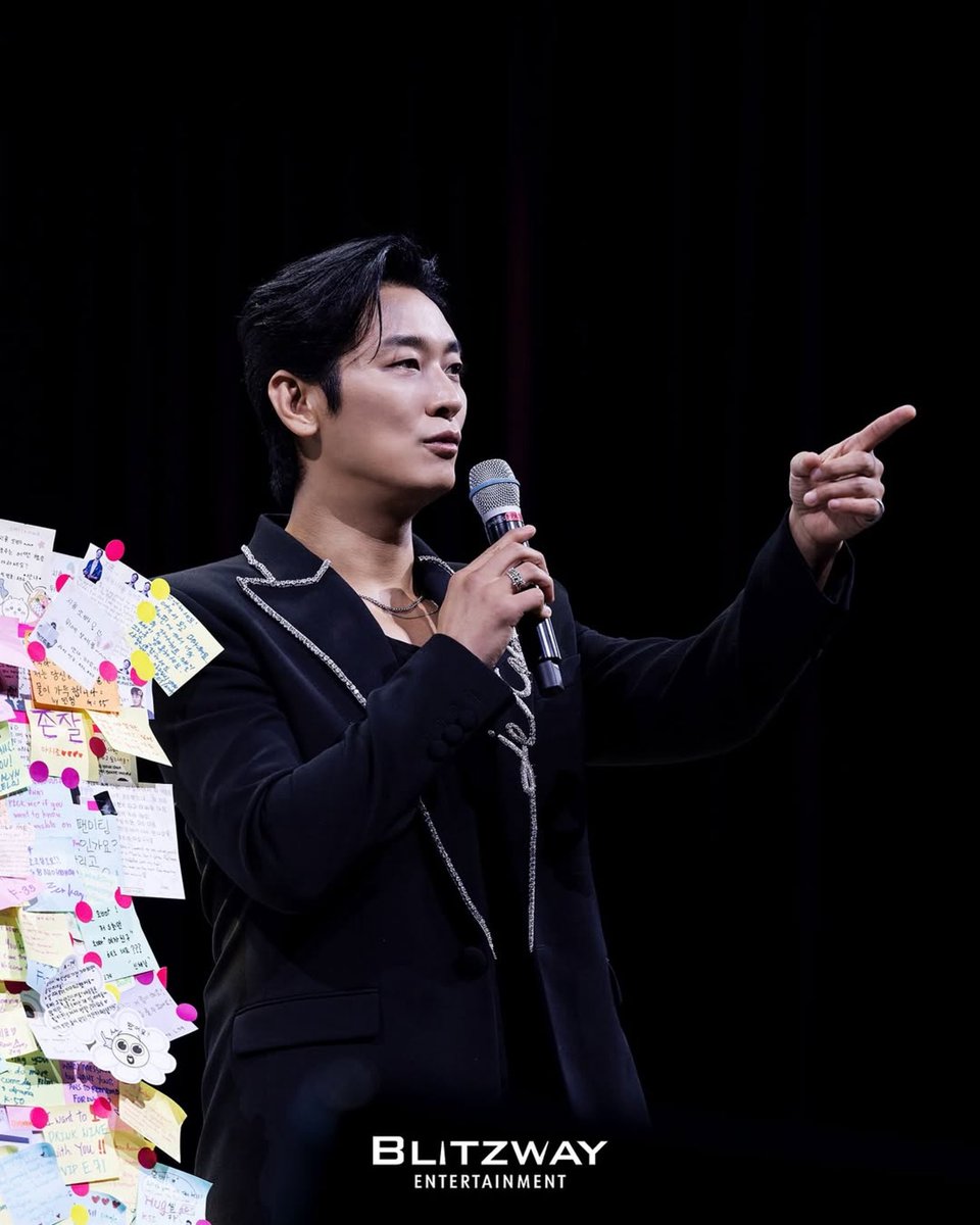 JUJIHOO's tweet image. Sharing those hours with my fans felt like stepping into a memory that refuses to fade. Their warmth, their energy, and their unwavering presence turned the night into more than a performance! it became a part of me, etched deep, to be carried wherever I go. Xoxo.