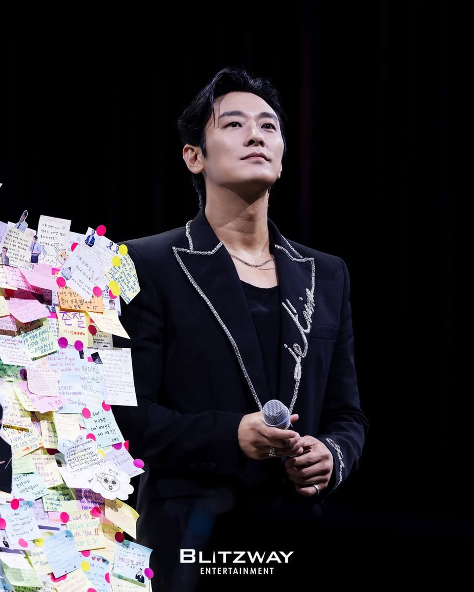 JUJIHOO's tweet image. Sharing those hours with my fans felt like stepping into a memory that refuses to fade. Their warmth, their energy, and their unwavering presence turned the night into more than a performance! it became a part of me, etched deep, to be carried wherever I go. Xoxo.