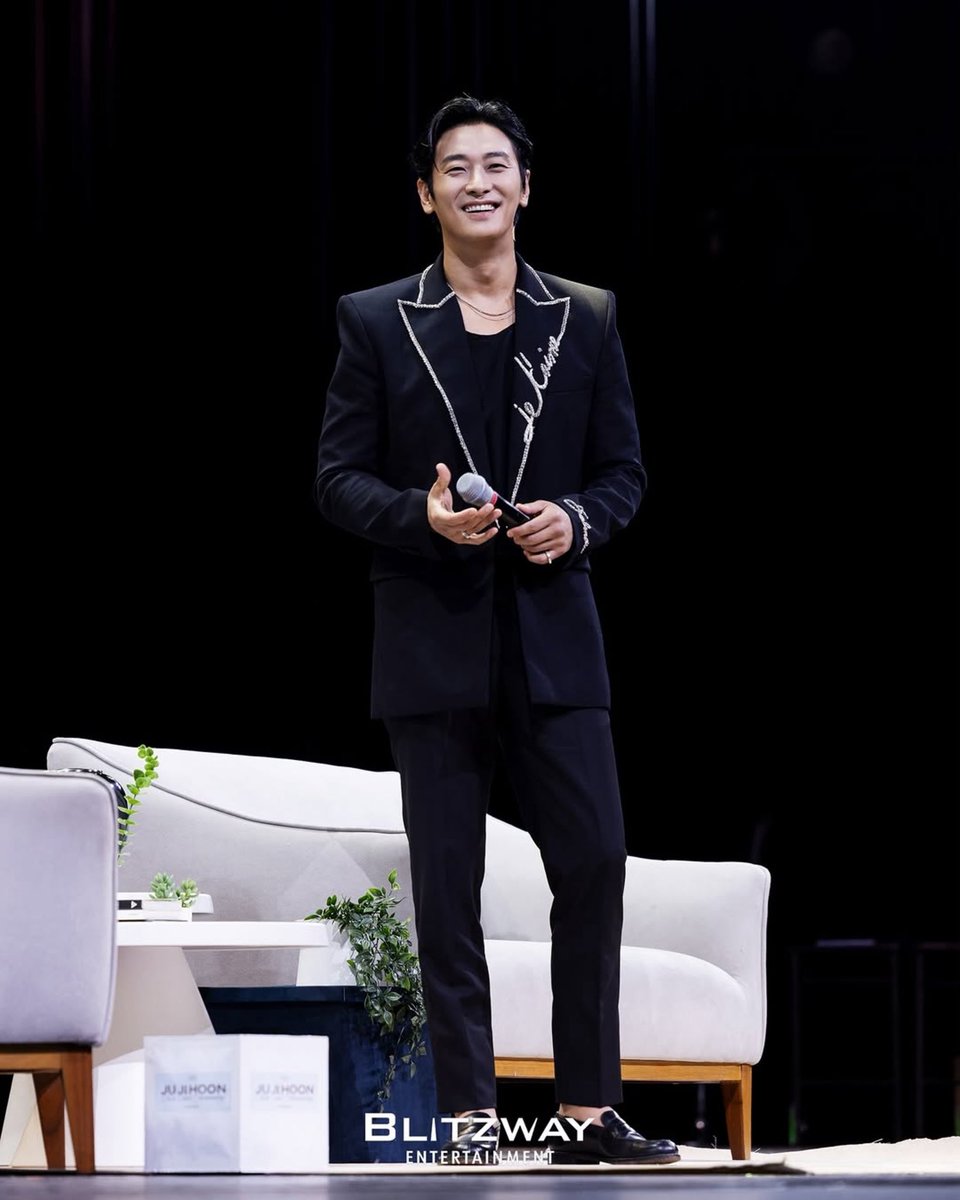 JUJIHOO's tweet image. Sharing those hours with my fans felt like stepping into a memory that refuses to fade. Their warmth, their energy, and their unwavering presence turned the night into more than a performance! it became a part of me, etched deep, to be carried wherever I go. Xoxo.