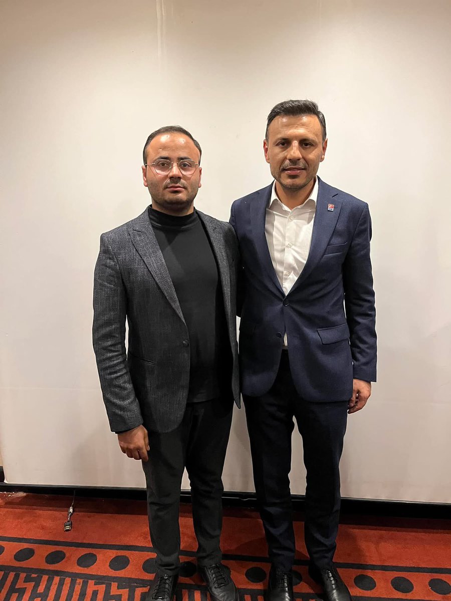 CHP İstanbul İl Başkanı Özgür Çelik’tir.

Cumhuriyet Halk Partisi halktır, halkın evidir, baba ocağıdır. Teslim alınamaz!