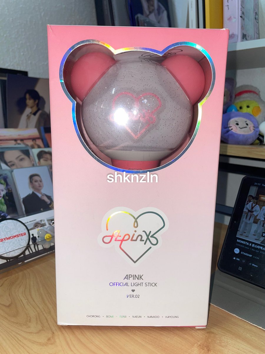 shknzln_'s tweet image. WTS 🇲🇾

Apink official lightstick ver 2
RM150
Can nego slightly
Price exclude postage
Can meet up in Penang Island
DM for details

#pasarapink #Apink