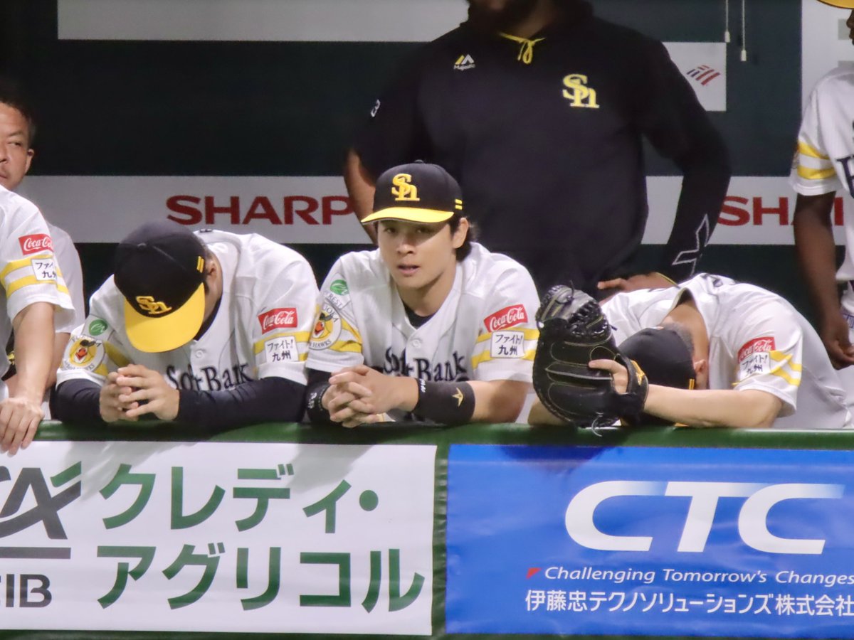 kome_okomeshi's tweet image. 9回の懇願3人組、気持ち伝わったよ。若干一名何かしら突き刺そうとしてたけど

 #佐藤直樹 
 #谷川原健太 
 #海野隆司