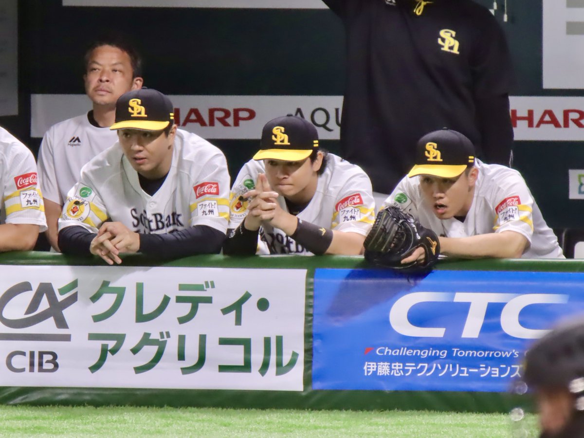 kome_okomeshi's tweet image. 9回の懇願3人組、気持ち伝わったよ。若干一名何かしら突き刺そうとしてたけど

 #佐藤直樹 
 #谷川原健太 
 #海野隆司