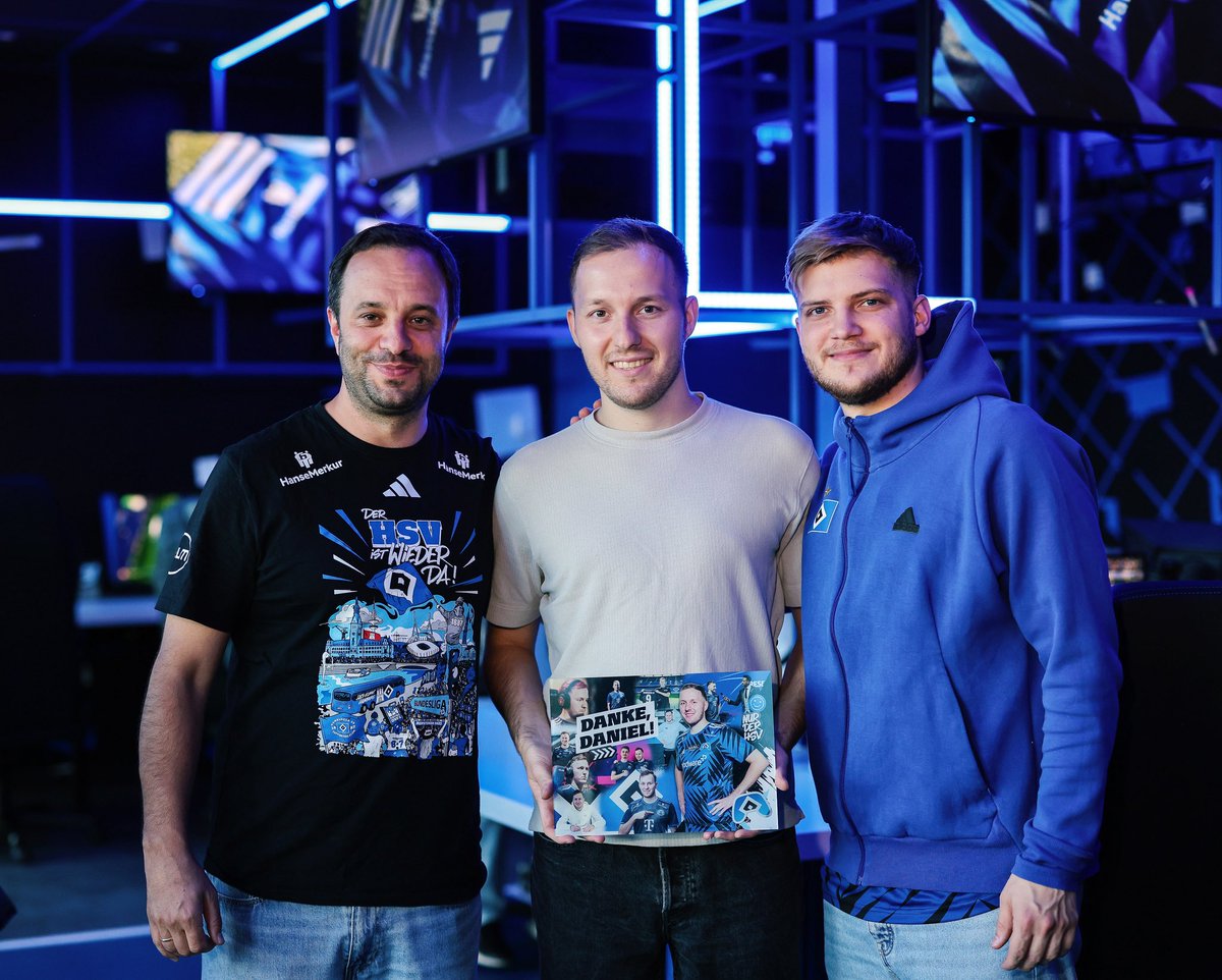 HSV eSports (@hsvesports) on Twitter photo Danke für 6 Jahre voller Leidenschaft, Erfolge und unvergesslicher Momente <a href="/HSV_Daniel7/">Daniel Dwelk</a>! 💙🤍🖤
Nur das Beste für deinen weiteren Weg - einmal Raute, immer Raute! 🙌🏻
Zur Meldung ➡️ hsv.link/AbschiedDaniel 🔷
#HSVeSports #eRothosen #nurderHSV Danke für 6 Jahre voller Leidenschaft, Erfolge und unvergesslicher Momente <a href="/HSV_Daniel7/">Daniel Dwelk</a>! 💙🤍🖤
Nur das Beste für deinen weiteren Weg - einmal Raute, immer Raute! 🙌🏻
Zur Meldung ➡️ hsv.link/AbschiedDaniel 🔷
#HSVeSports #eRothosen #nurderHSV