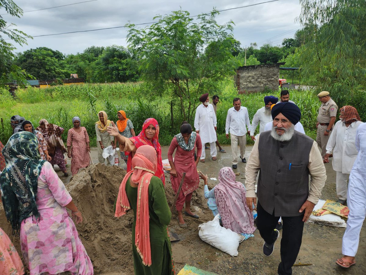 Visited Khad Bathlour, Garh Dolian, Dahirpur, Abhiana Kalan, Sarai Pattan, Shahpur Bela, Kahnpur Khuhi, Bhanuha of Ropar &amp; Jindwari area of Sri Anandpur Sahib assembly constituency. 

Huge damage to crops, fodder, houses &amp; roads. With more water releases from Bhakhra &amp; continuous