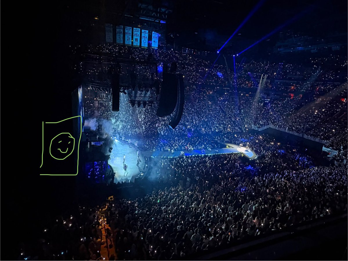 mlatorre14's tweet photo. Dear @ladygaga , your concert last night in Miami was spectacular. But let me tell you, we all missed the typical side screens so we could follow you closely. I hope you can include them in your next tour dates. I'm sure all your fans will appreciate it. https://t.co/yGmbJKfdxi