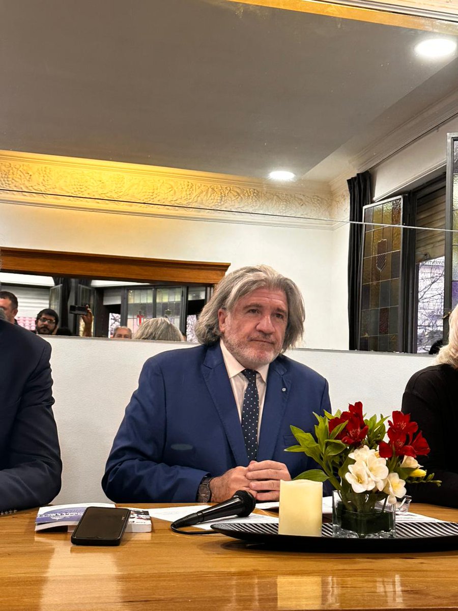 JoseLuisRamonOk's tweet photo. #AHORA en Radio Noticias con Fernando Zarraga 📞 • "Por quinta vez nos presentamos en un proceso electoral con candidatos y candidatas, con propuestas mendocinas, nos centramos en los problemas que hay en la provincia que el gobierno provincial quiere ocultar" ⬇️ https://t.co/svY6CHmnfA