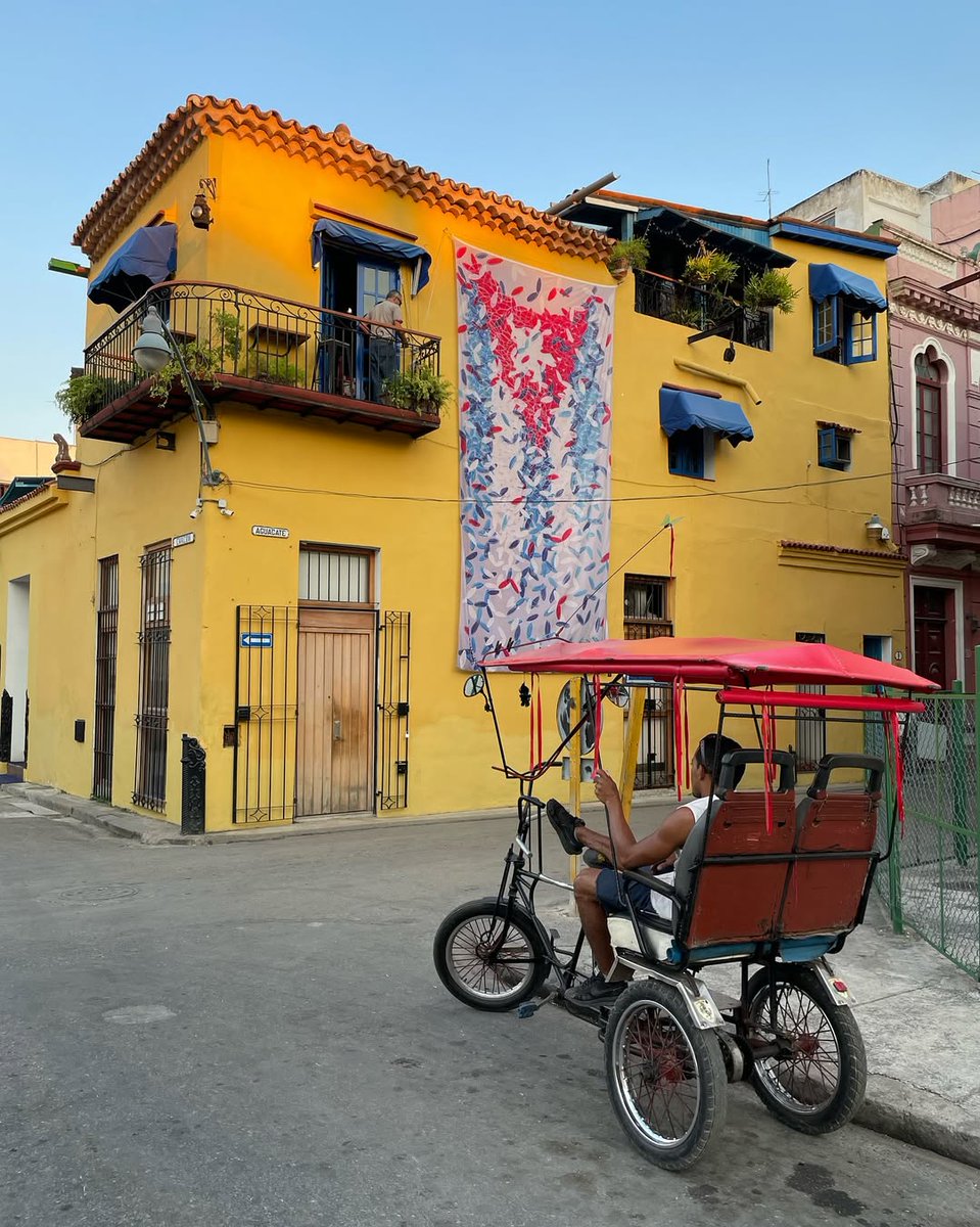 Esa bandera que me llena el alma, solo de verla.

Mi #Cuba 🇨🇺.