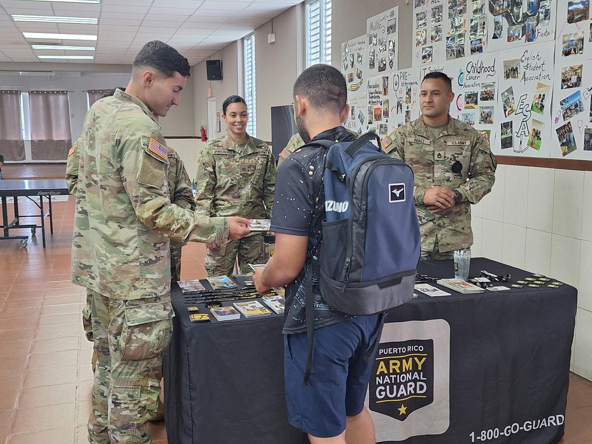 La Universidad de Puerto Rico en Aguadilla recibió la visita de Army National Guard y ROTC, quienes compartieron con nuestros estudiantes valiosas oportunidades de becas, empleos y beneficios educativos. Agradecemos a la Oficina de Colocaciones por tan valiosa actividad. 💙