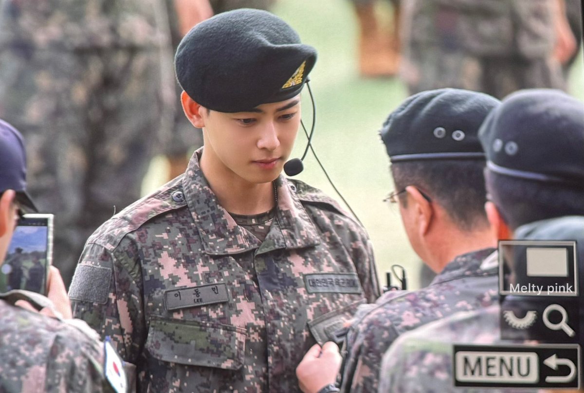 pannchoa's tweet photo. Cha Eunwoo looks suave in the army
https://t.co/XMnbqxRV9g https://t.co/KF0RhtubEX