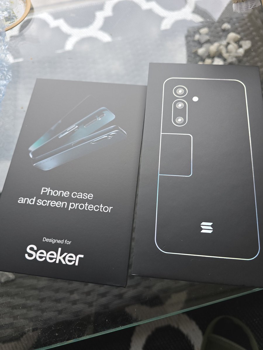 Successfully received <a href="/solanamobile/">Seeker | Solana Mobile</a> 🙌  awaiting the Success the mobile came with