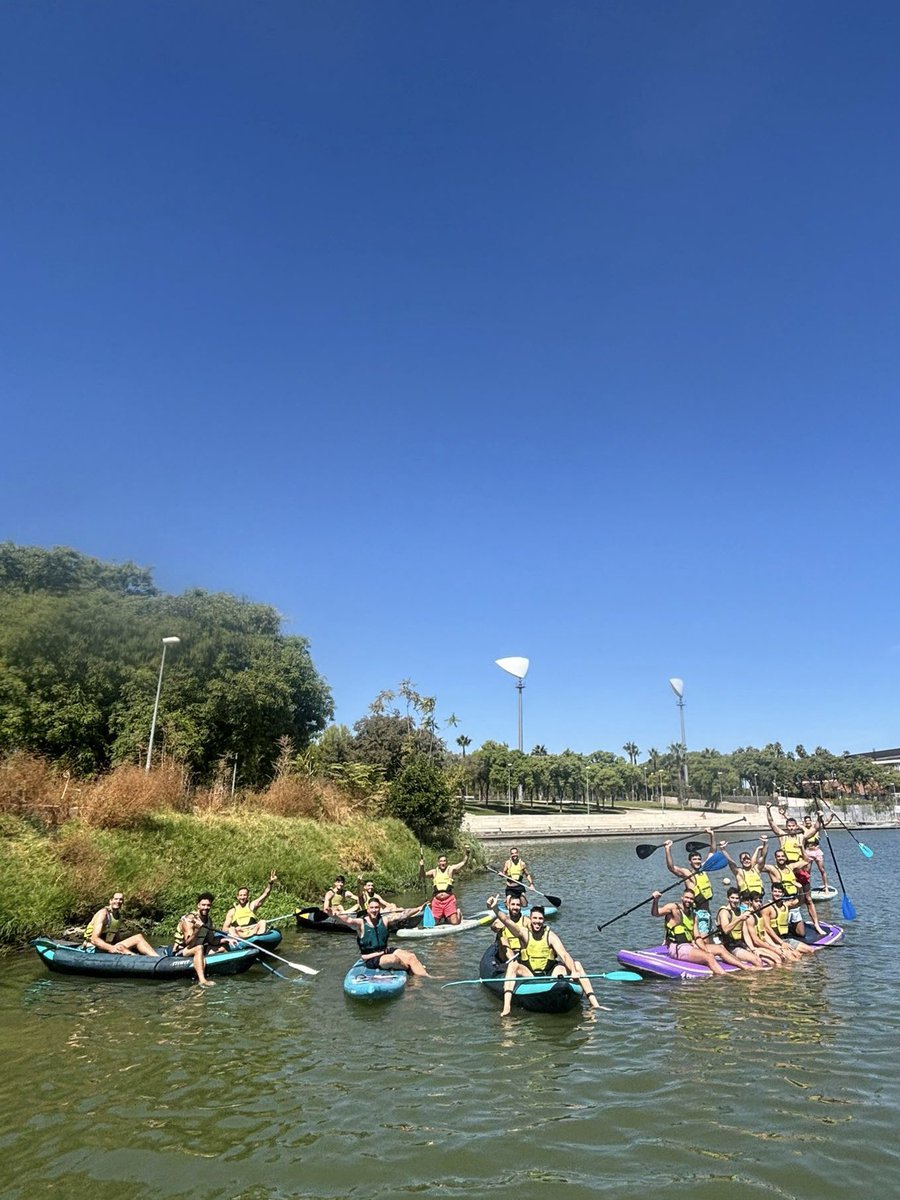Hoy hemos tenido una jornada especial de la mano de nuestros amigos de paddle surf Sevilla

➕Coordinación, resistencia, fuerza y mucho trabajo en equipo! 

💦 Más de uno ha pisado el agua.. quién creéis que habrá sido? 🤪

#BMProinSevilla #VamosProin