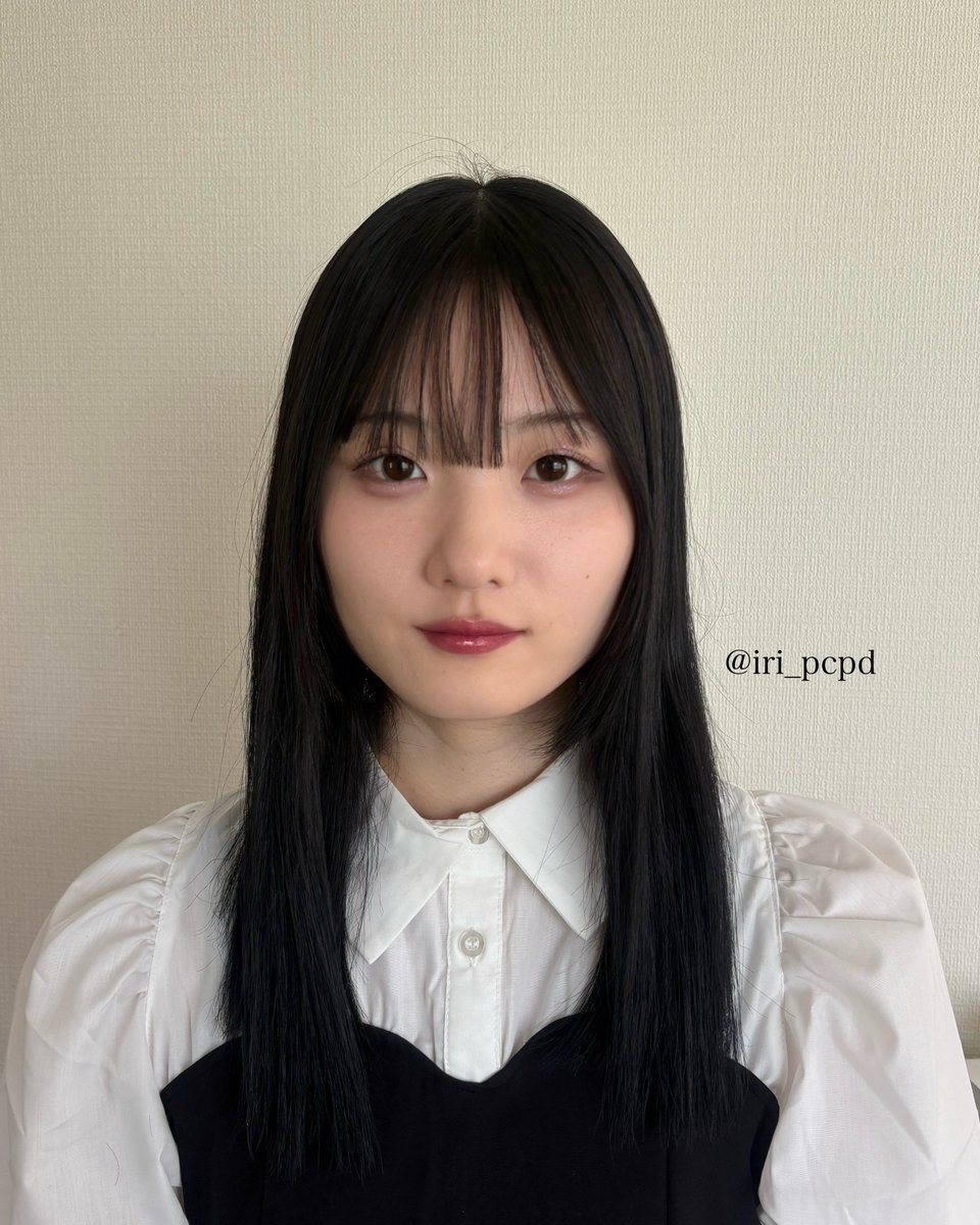 iri_pcpd's tweet photo. #パーソナルカラー #パーソナルデザイン #PC #PD #パーソナルメイク 

ブルベ冬・PDキュートのお客様🍇(20代前半)

ブルベ冬の方は強いコントラストが似合うので、リップと目元のメイクを鮮やかな色味でしっかりし、チークは控えめに引き算すると垢抜けた印象になります💄✨ https://t.co/iTblrmy2dJ