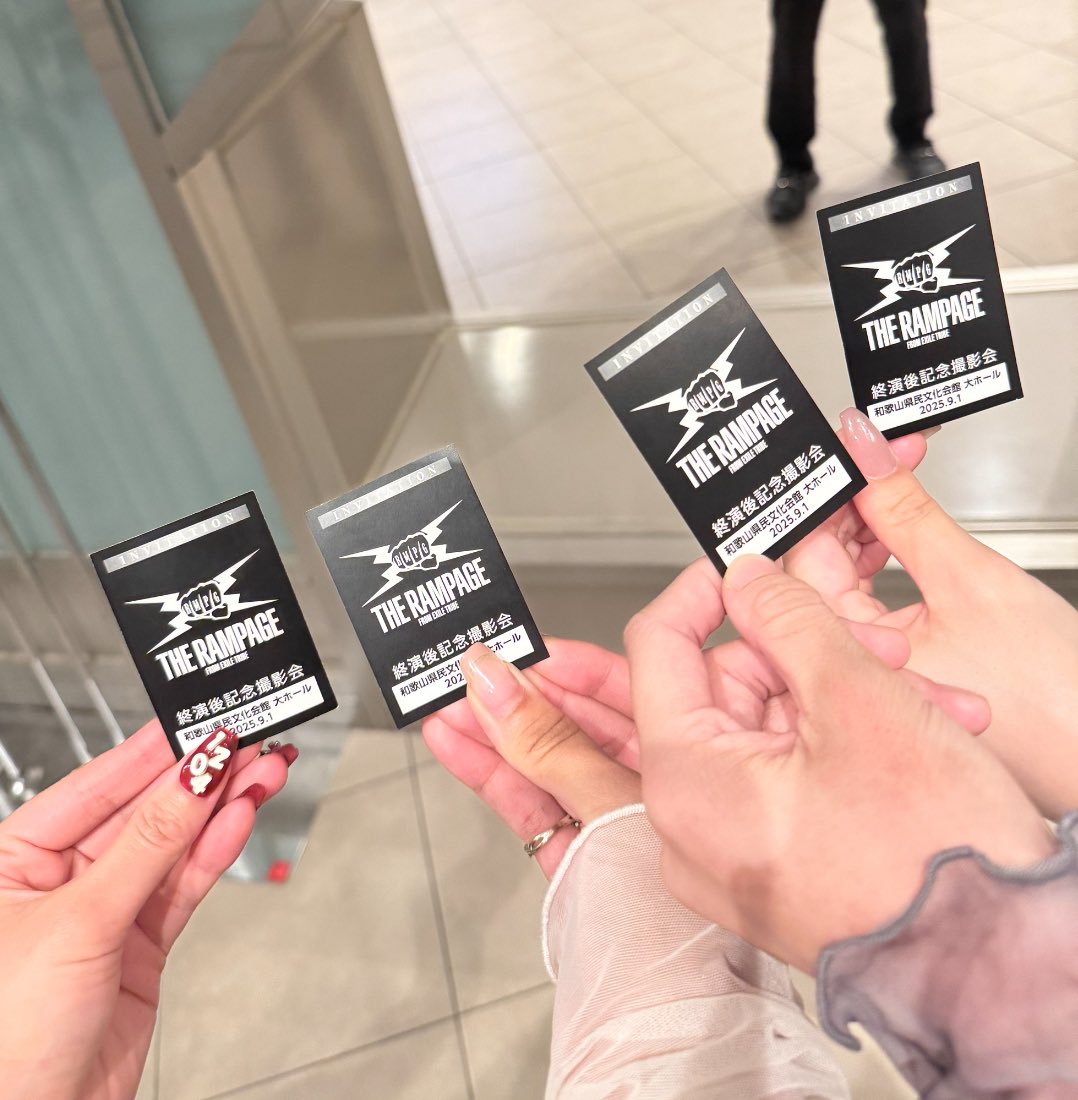 az1CVE1TdTyscpy's tweet photo. みんなでバクステ励まし合った✊🏼📸 https://t.co/we4uONevz5