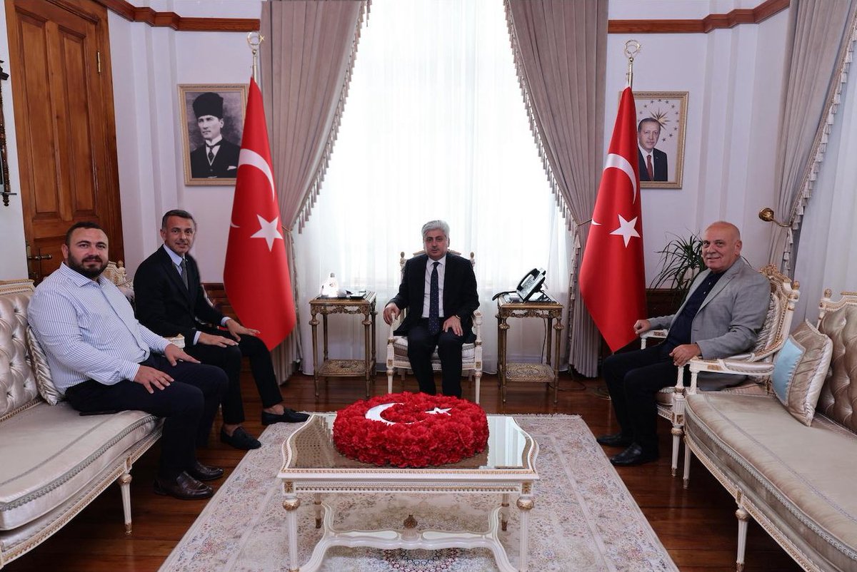 Valimiz Sayın Rahmi Doğan, Sakarya Amatör Futbolcular Derneği ile Sakarya Voleybol Spor Kulübü Başkanı Ömer Bektaş ve yönetimini Merkez Çalışma Ofisindeki makamında kabul etti.