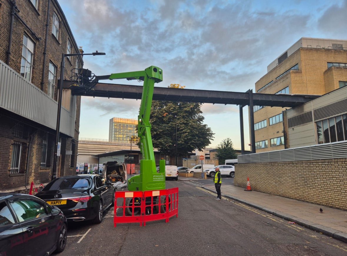 Earlier this week, our team at Aerocom (UK) Ltd were on site and prepped to carry out critical works on one of the Imperial College’s Healthcare NHS Trusts 

The project was to ensure that its pneumatic tube system continues to perform at its very best 

#tubesystems #healthcare