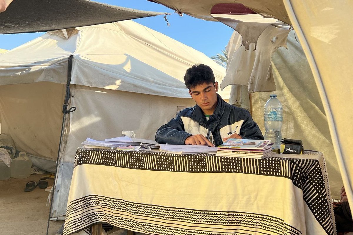 Les dades educatives fetes públiques avui esgarrifen:

🖍️18.651 escolars assassinats per "Israel" a Gaza i Cisjordània des del 7-O
🖍️29.114 escolars ferits per l'IOF.
🖍️972 professors i personal educatiu assassinats.
🖍️172 escoles públiques totalment destruïdes.
(Continua)