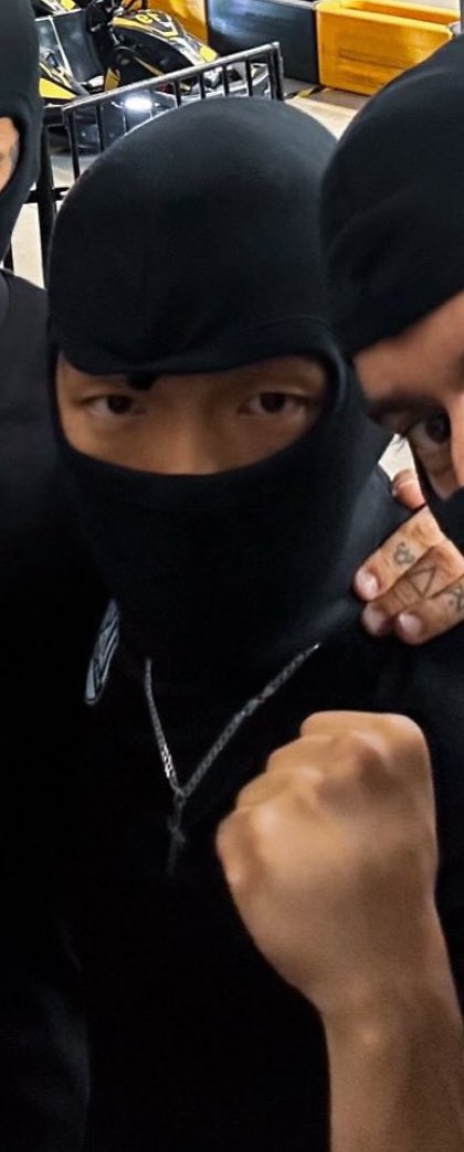 밤안개 짙어진 뒤 훔치려고 모인 오메가