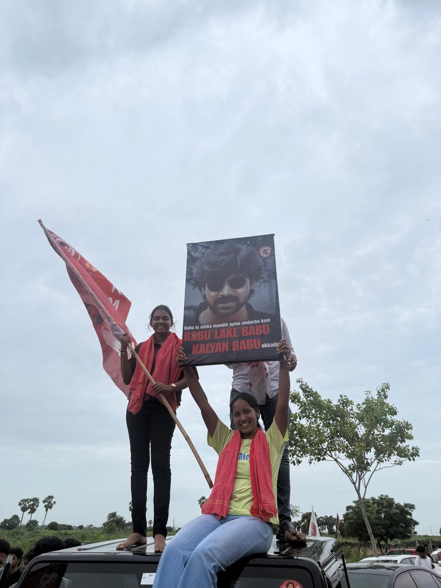 janasena_srmap's tweet image. Strength in every step 
 Our Mahila Janasainiks leading with pride 💪❤️
#SRMAP #HBDPawankalyan