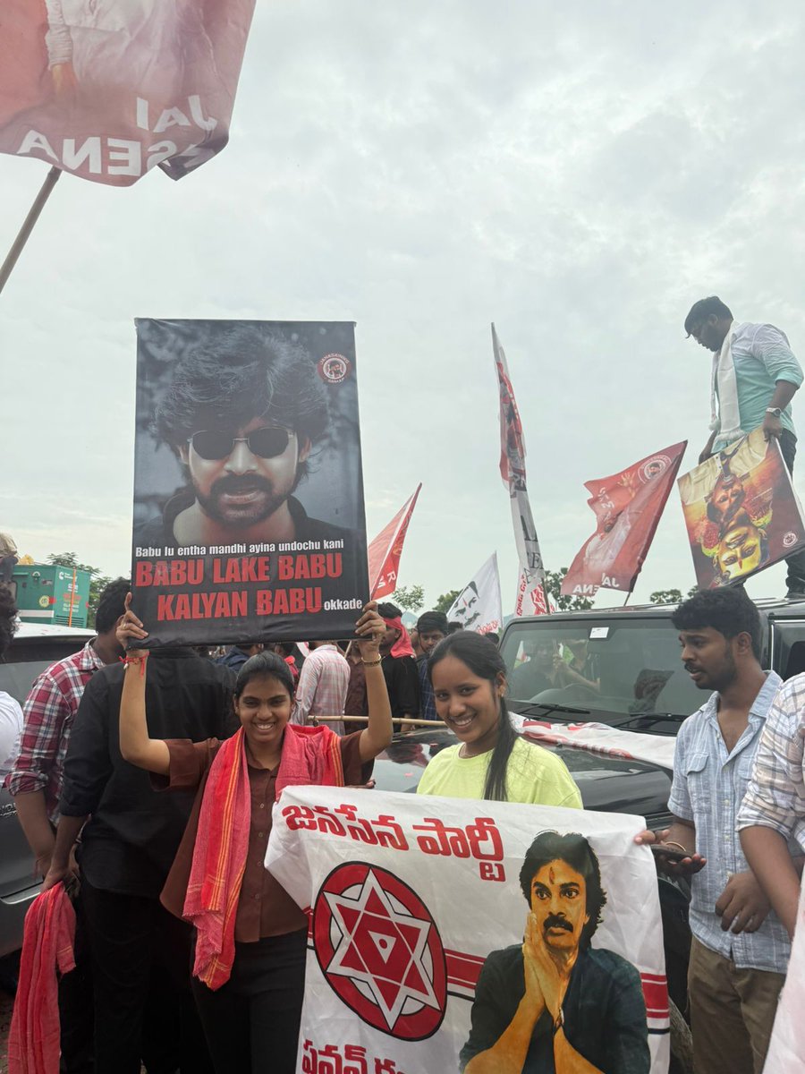 janasena_srmap's tweet image. Strength in every step 
 Our Mahila Janasainiks leading with pride 💪❤️
#SRMAP #HBDPawankalyan