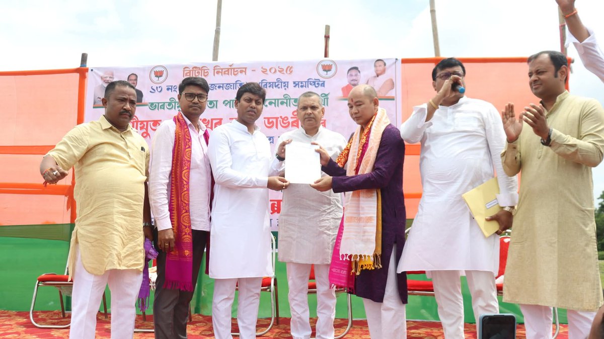 pallablochandas's tweet image. Amidst an electrifying massive gathering, with overwhelming participation and unwavering support from our dedicated @BJP4Assam karyakartas and enthusiastic locals, I proudly joined the nomination filing ceremony of our esteemed BJP candidate, Shri Swmkwr Brahma, for the Chirang…