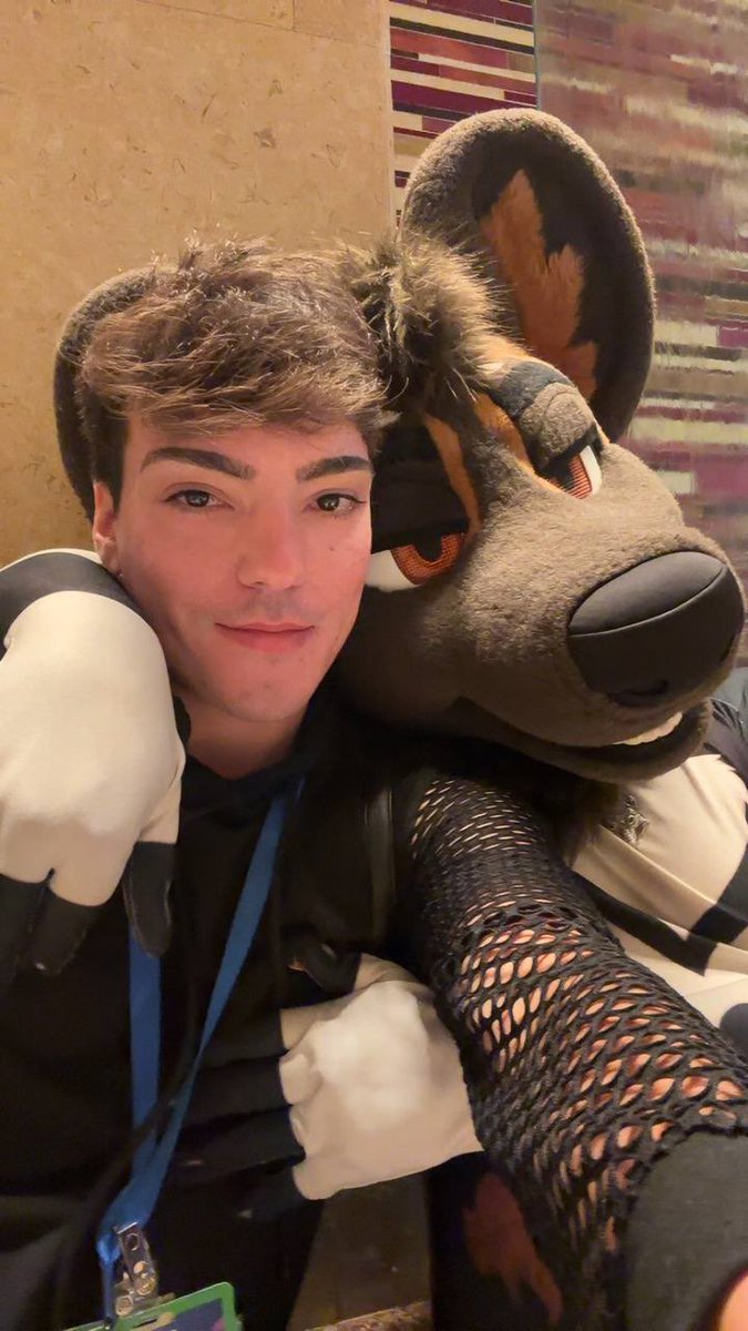 I need to sit and really take the time to go through all of my photos and things I took this weekend, but thank so many of you for making megaplex as amazing as it ended up being

I’m a sappy dog in the airport this morning very sad I have to leave, but until next time ❤️🐕