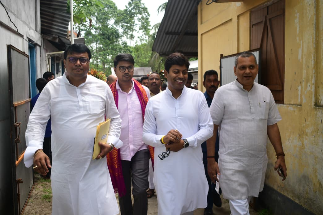 pallablochandas's tweet image. Amidst an electrifying massive gathering, with overwhelming participation and unwavering support from our dedicated @BJP4Assam karyakartas and enthusiastic locals, I proudly joined the nomination filing ceremony of our esteemed BJP candidate, Shri Swmkwr Brahma, for the Chirang…