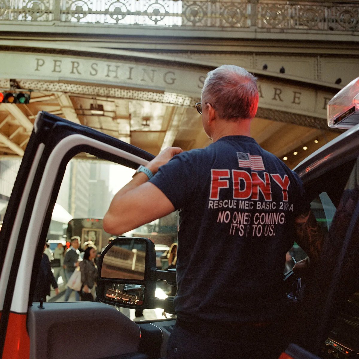 TheSecretList's tweet image. THE MILLIONAIRE WHO LEFT WALL STREET TO BECOME AN FDNY RESCUE MEDIC
nytimes.com/2025/09/02/nyr… @FDNY @EMS1 @FireRescue1 @IAFCEMS #rescue #medic #EMS #paramedic