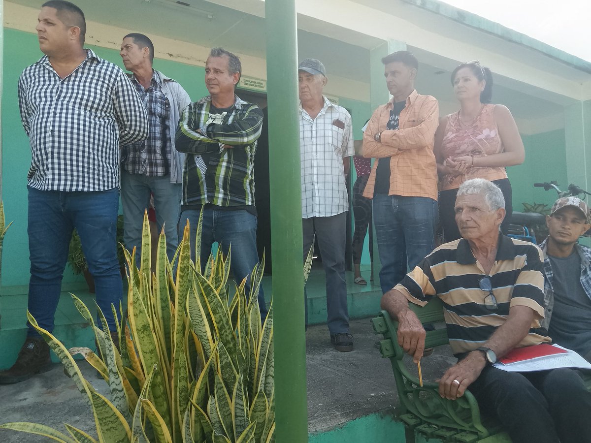 La EAIG "Sur del Jibaro" en el matutino de hoy presenta cuatro jóvenes como adiestramiento en las especialidades de Ingeniería Civil, Turismo, Informática y Agronomía., los cuales engrosarán las filas de profesionales