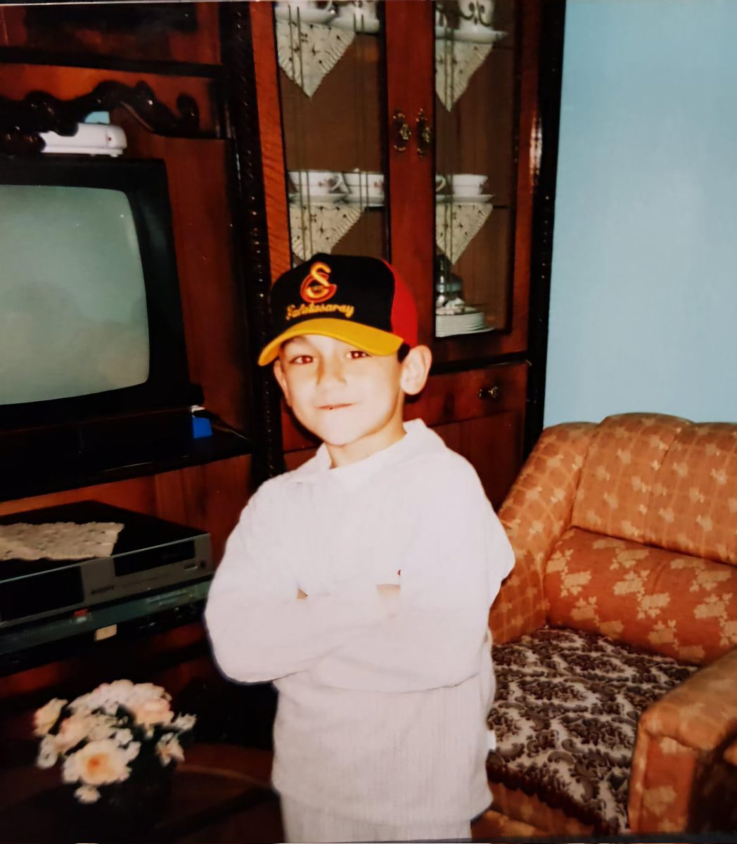 Çocukluk aşkımsın…
#ilkaygundogan #ilkaycimboma