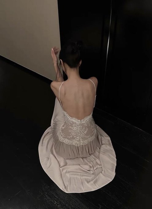 Watch bambi's leaked NSFW photo on TwXstars