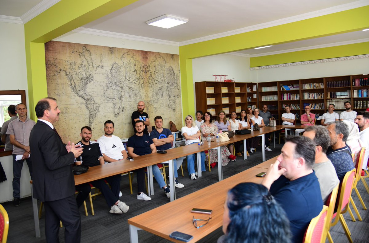 İl Milli Eğitim Müdürümüz Hasan Uygun, Türkiye Yüzyılı Maarif Modeli kapsamında düzenlenen “Ortaöğretim Beden Eğitimi ve Spor Dersi Öğretim Kursu”nu ziyaret ederek öğretmenlerle bir araya geldi.
<a href="/tcmeb/">Millî Eğitim Bakanlığı</a> 
<a href="/Yusuf__Tekin/">Yusuf Tekin</a> 
<a href="/TrabzonValilik/">T.C. Trabzon Valiliği 🇹🇷</a> 
<a href="/hasan_uygun91/">hasan uygun</a>