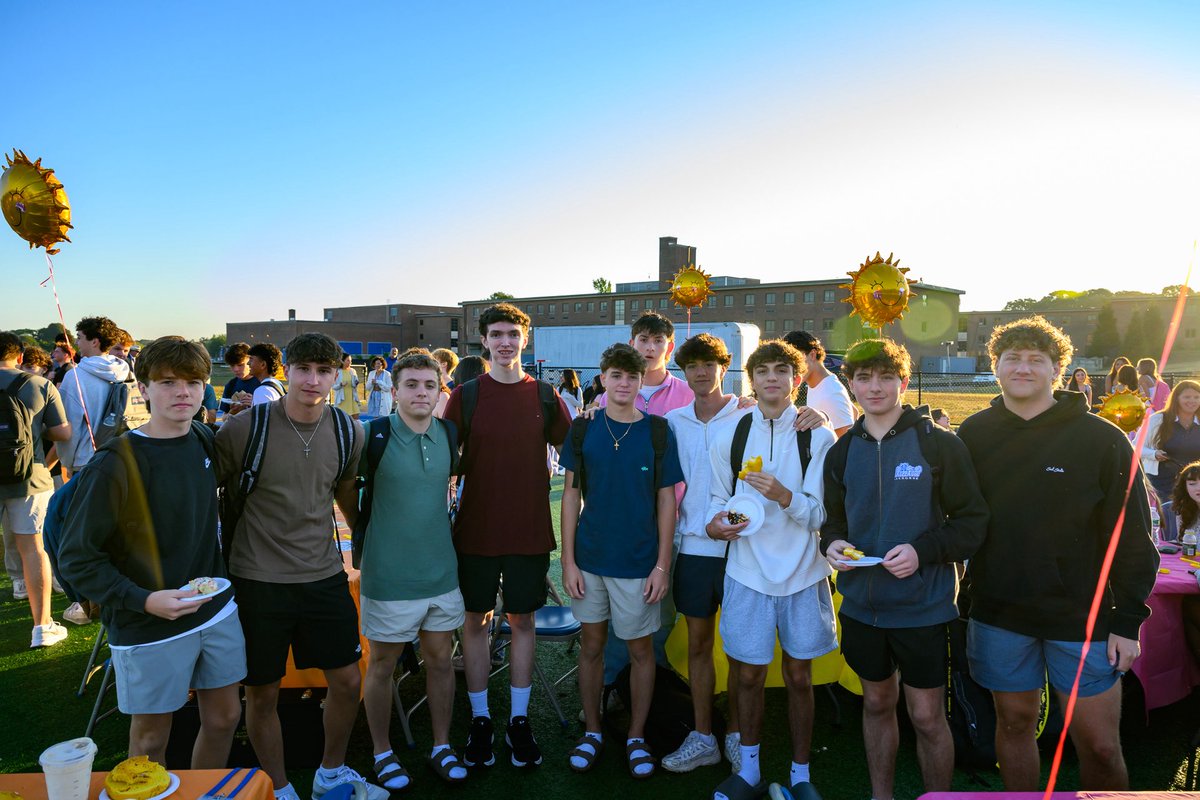 FBayerPhoto's tweet photo. Hauppauge Class of 2026 Senior Sunrise https://t.co/G6yOpPtUQ3