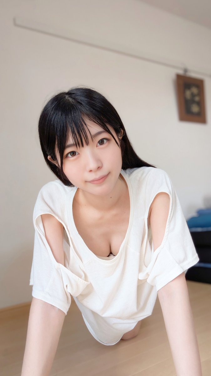 booksatsuki's tweet photo. 座り仕事だから腰反ると気持ちいいｗ https://t.co/ovTvD0vjj2