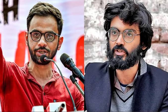 Honest Critics (@manchimanus) on Twitter photo <a href="/darab_farooqui/">Darab Farooqui</a> In a mockery of justice, Justices Shalinder Kaur & Navin Chawla dismiss life-altering appeals in 2 minutes flat—like puppets dancing to the tune of shadowy overlords who pre-scripted the verdict. #UmarKhalid and #Sharjeel_Imam 5-year hell without trial? Just collateral in their <a href="/darab_farooqui/">Darab Farooqui</a> In a mockery of justice, Justices Shalinder Kaur & Navin Chawla dismiss life-altering appeals in 2 minutes flat—like puppets dancing to the tune of shadowy overlords who pre-scripted the verdict. #UmarKhalid and #Sharjeel_Imam 5-year hell without trial? Just collateral in their