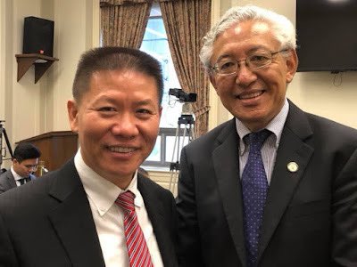 傅希秋的偽證與沈默
文｜白兆東

他是“對華宗教自由”的象徵人物，三次出現在美國國會聽證會，為一位中國落馬官員披上“吹哨人”的外衣；他主導的 China Aid Association, Inc.（對華援助協會），年年以“聲援受迫害者”的名義募款，卻在面對一封合法、明確的信息公開申請時，選擇了沈默。