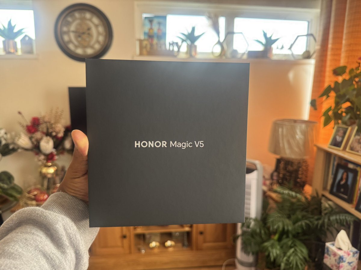 Got my hands on the new HONOR Magic V5 👀 Unboxing video drops soon — stay tuned! #honor #HonorMagicV5 #Smartphones