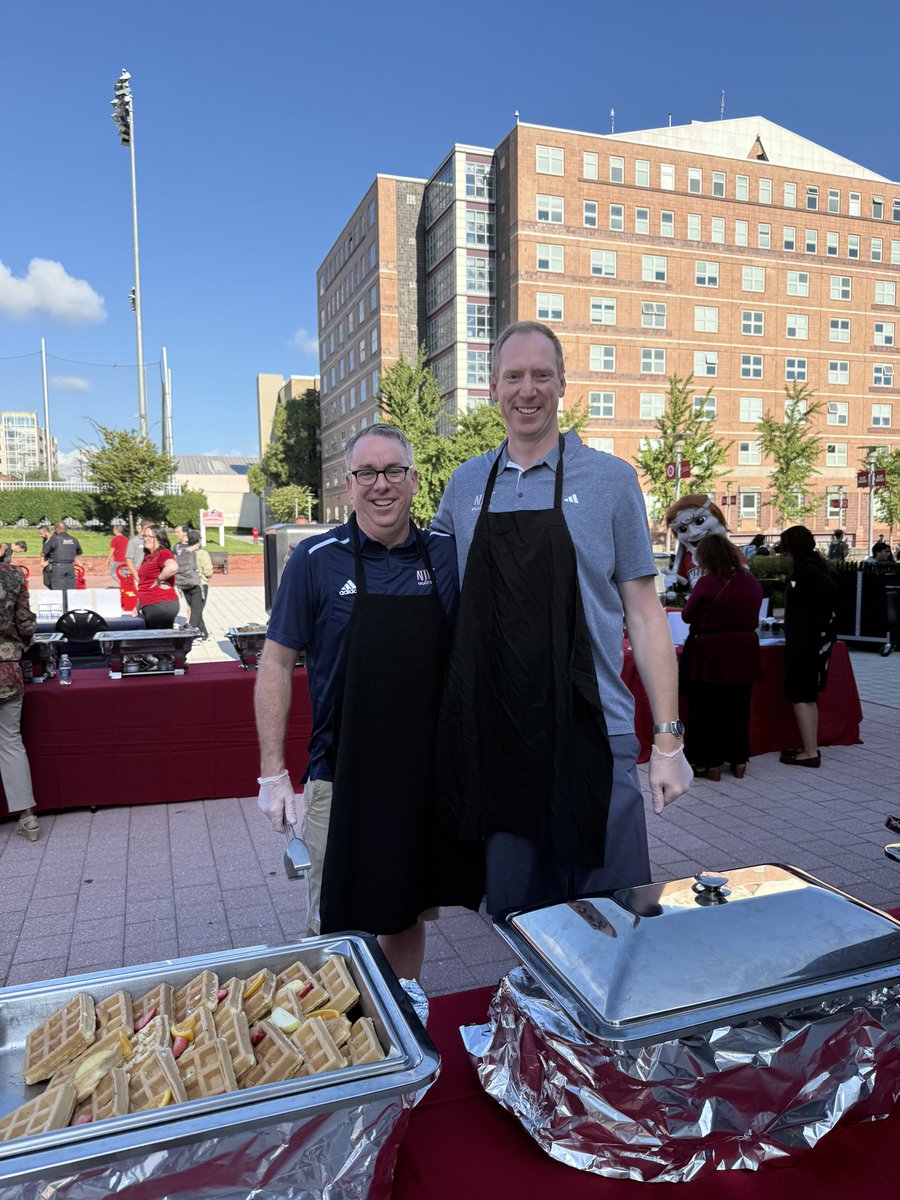 NJIT Women’s Basketball (@njitwbb) on Twitter photo 𝐅𝐢𝐫𝐬𝐭 𝐃𝐚𝐲 𝐨𝐟 𝐒𝐜𝐡𝐨𝐨𝐥 𝐓𝐫𝐚𝐝𝐢𝐭𝐢𝐨𝐧𝐬‼️
⚔️The team welcomed students back at the Michelle Obama Elementary School.
⚔️🥞 with President <a href="/NJITRollTeik/">Dr. Teik C. Lim</a>
#RollTech 𝐅𝐢𝐫𝐬𝐭 𝐃𝐚𝐲 𝐨𝐟 𝐒𝐜𝐡𝐨𝐨𝐥 𝐓𝐫𝐚𝐝𝐢𝐭𝐢𝐨𝐧𝐬‼️
⚔️The team welcomed students back at the Michelle Obama Elementary School.
⚔️🥞 with President <a href="/NJITRollTeik/">Dr. Teik C. Lim</a>
#RollTech