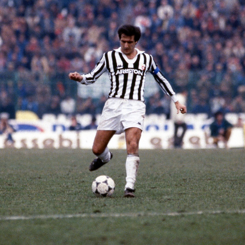 juventusfcen's tweet photo. Thirty-six years ago, Gaetano Scirea left us.

You're always with us, captain 🤍🖤