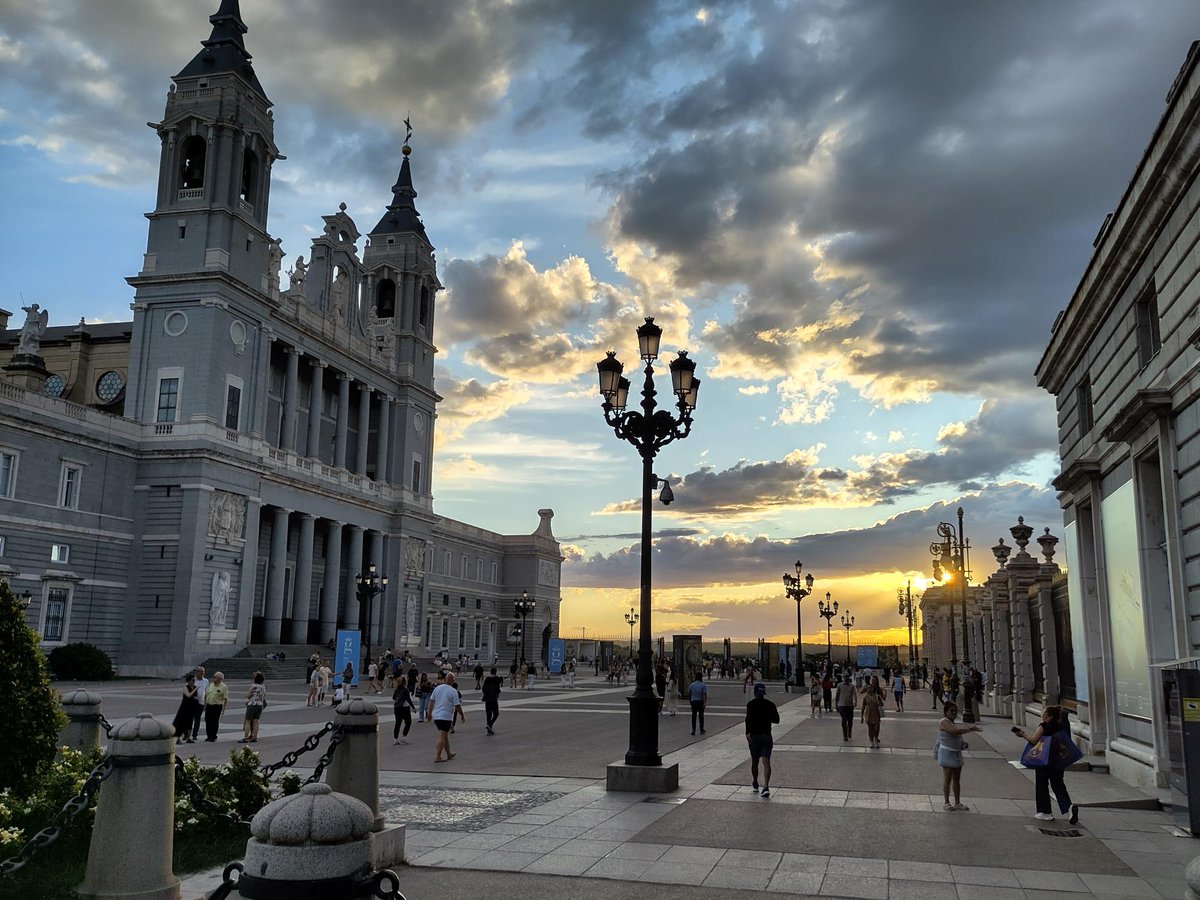 SimonPfisterer's tweet photo. It was great to present our latest data at the #ESC Congress in #Madrid and to catch up with colleagues and friends at one of the most important cardiology conferences! Huge event with great science and clinical data + Madrid is nice! @society_eas https://t.co/IakCkDLF1t
