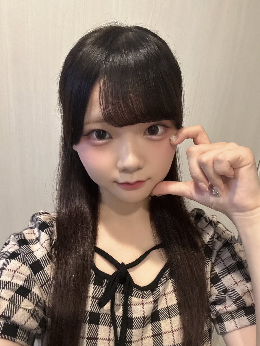 おやすみ〜❣️ᐢ.ˬ.ᐢ ♡
今日もみんな1日おつかれさま💭🎀
私はなんと今日もハンバーグを食べました( ՞. ̫.՞)💧おいしかった(՞ ܸ. .ܸ՞)♡
最近はね、夜にヘアアレンジの練習して、このライブの日はこの髪型にしよっ！とか考えてるんるんしてる^^みんなと会える機会たくさんで嬉しい🫶🏻
いい夢見てね🌙