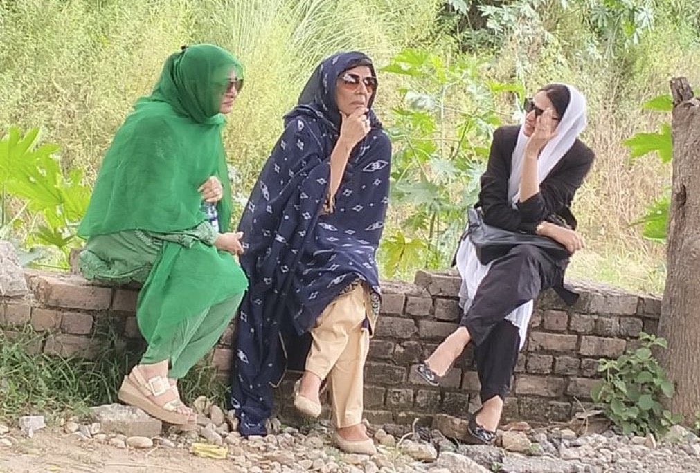 یہ عمران خان کی بہنوں کی تصویر نہیں بلکہ گنڈاپور سمیت پوری قیادت کے منہ پر ایک زور دار تمانچہ ہے ۔۔❤️‍🩹